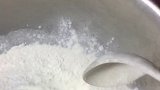面粉1斤酵母5克泡打粉5克糖30克奶粉100克黄油10克温水6两