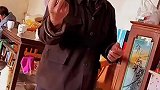 你看大爷这犀利的眼神，干村医也有三十年了，这针扎的真准啊
