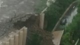 山西一小区七八米高护坡墙体坍塌 有车被埋压多方力量紧急救援