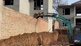 现在农村建了别墅，建个围墙，人情会逐渐冷漠
