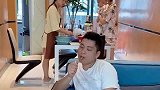 哥哥戒的不是烟，此时拽出来的棒棒糖不香甜了！