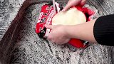用海底捞牛油火锅实现毛肚自由，狂撸100串毛肚，辣的狂冒汗
