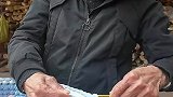 九旬老人编织婴儿摇篮给孙女未来结婚生子用