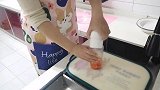 孩子不爱吃青菜，宝妈做成双色手擀面，汤鲜味美，孩子：明天还吃