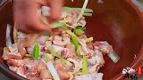 饭店的辣子鸡又麻又辣，学会自己在家做，用料简单，家人超爱吃