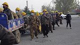工地最强车，三轮车，因为你永远知道它会下来多少人！