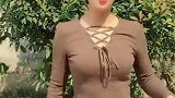 姑娘长得漂亮，身材也好，声音还这么悦耳，叫人情何以堪