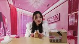 美女试吃“小葫芦饼干”，让我瞬间回到童年时期