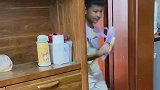 男孩给爸爸准备节日礼物，爸爸看完心都凉了