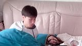 小哥这出闹的，妹子都快笑坏了！