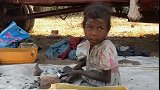 令人心碎！马达加斯加工厂雇佣童工每天工作16小时，最小仅3岁