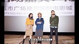 跑路演的钟楚曦，蓝色西装配灰色裙子，裙子里边藏的秋裤暴露了