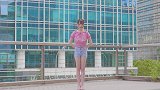 肉嘟嘟女孩被吹飞，发型逐渐变态