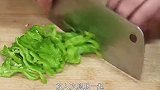 有钱人最爱吃的泡面做法，放锅里蒸一蒸，筷子一搅，5袋不够吃！