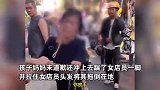 小孩偷奶茶被指责，宝妈不道歉反殴打店员，情绪激动咬保安并持刀威胁