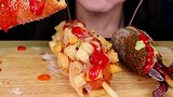 美女直播吃芝士热狗拉丝，真是太诱人了