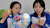 搞怪姐妹拆“十重惊喜爱心盲盒”，抢占盲洞拼娃娃，吐一脸水超逗