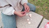 沐沐向美女借钱买黏土，不还钱装失忆，结果沐沐倒霉了
