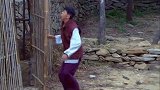 刘团长带人抓了迟龙章的爸妈