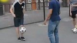 中超-少林功夫惊现街头足球 他用一个动作惊呆炫技对手-专题