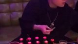 对于去ktv不唱歌的小舅子，只能大吃大喝，真不知道咋想的