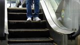 世界最短自动扶梯还没满月就出来上班了