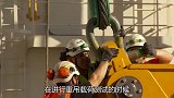 全球最大吨位吊臂断裂，狠砸向底座似灾难大片，网友：几个亿没了