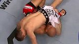 无敌小鹰的八角笼初体验：UFC首秀小试牛刀裸绞对手