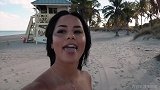 湖人新星女友海边热舞！颜值超高大秀好身材