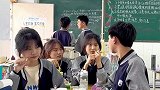 下课也不让说话的同桌！