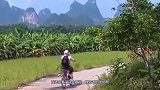 中国最后的“原始部落”，盖房不用一砖一瓦，家家都住茅草屋