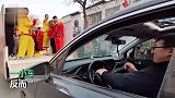 配合度超高！路遇堵车，司机鸣笛与前方锣鼓队上演“跨界合奏”