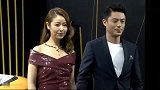 霍建华化身宠女狂魔，抱女儿上街一路亲不停，小海豚颜值太惊艳