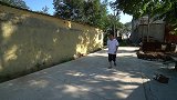表弟出远门问小光借车，小光不当家让妈妈决定，看妈妈什么态度