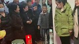 新人结婚，请男孩“滚婚床”
