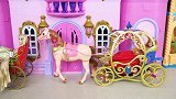芭比娃娃准备坐马车摆摊，你说她能成功吗？