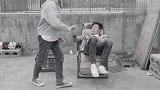 爆笑喜剧；当愚蠢的人点火的时候、会不顾一切