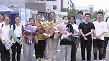江苏南通：从教35年教师延迟两个月退休，只为最后一次送考