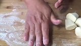 素馅包子这样做才好吃，农村大妈教你调馅料，皮薄馅大，太香了