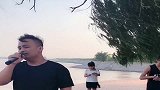 民间男歌手一首《铁窗泪》，歌词句句含真理，唱出了人生的心酸！
