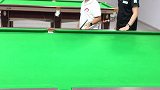 教8岁小学员练习斯诺克，30度蓝球中袋