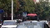 儿子去世1个月，86岁父亲与其女友结婚，女儿砸门称要守住遗产