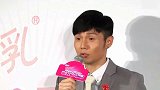 李荣浩在线打假签名照，粉丝调侃：你签的没这么整齐