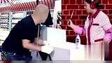 爆笑打劫小品，劫匪遇上这店员真倒霉