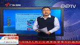 老太坐电动轮椅载孙儿上机动车道