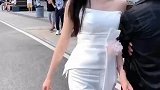 撞了头都不回，胆子太肥了，必须给你拉去民政局，让你体会社会的险恶