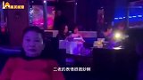 爆笑配音：村头最火的理发店，终于知道小哥为啥总去了