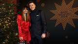 拜仁全队开圣诞趴：穆勒携美艳妻子出席 库鸟这造型有点帅