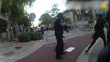 美国警察开枪击中示威者右眼致眼眶破裂 嬉笑怒骂庆祝