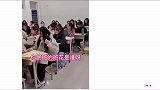 搞笑视频这是在明摆着翘行啊